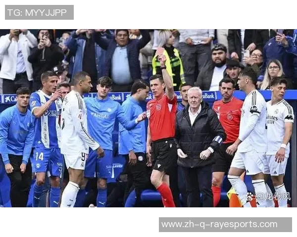 足球巨星比赛中意外扭伤脚踝引发球迷担忧未来赛程表现 足球巨星比赛中意外扭伤脚踝引发球迷担忧未来赛程表现